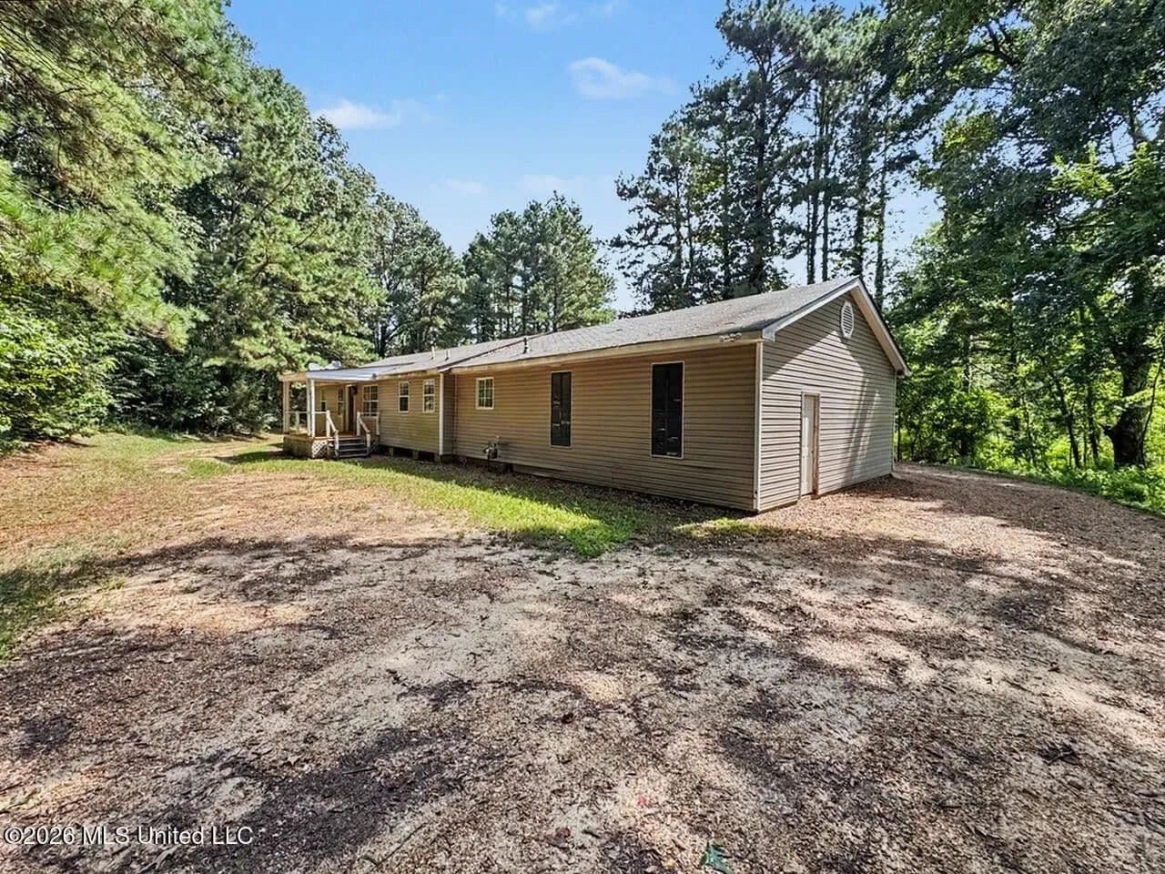 3BR Home on 1.7 Acres in Natchez, MS - Natchez, Mississippi, 39120