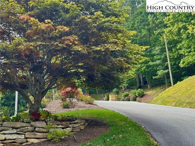 Lots & Land-Other in Elk Park