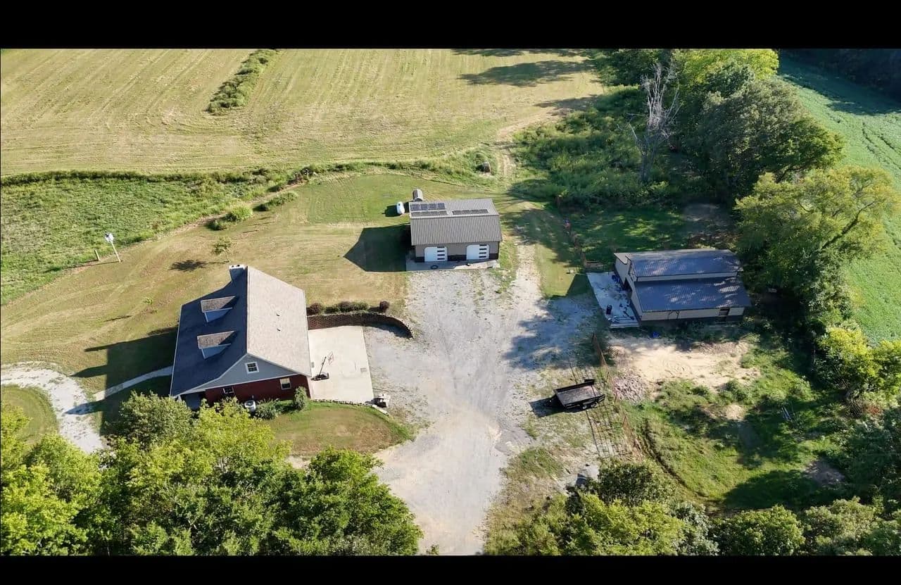 Spacious Living in this 5-Bed 3-Bath Home in Advance, MO - Advance, Missouri, 63730