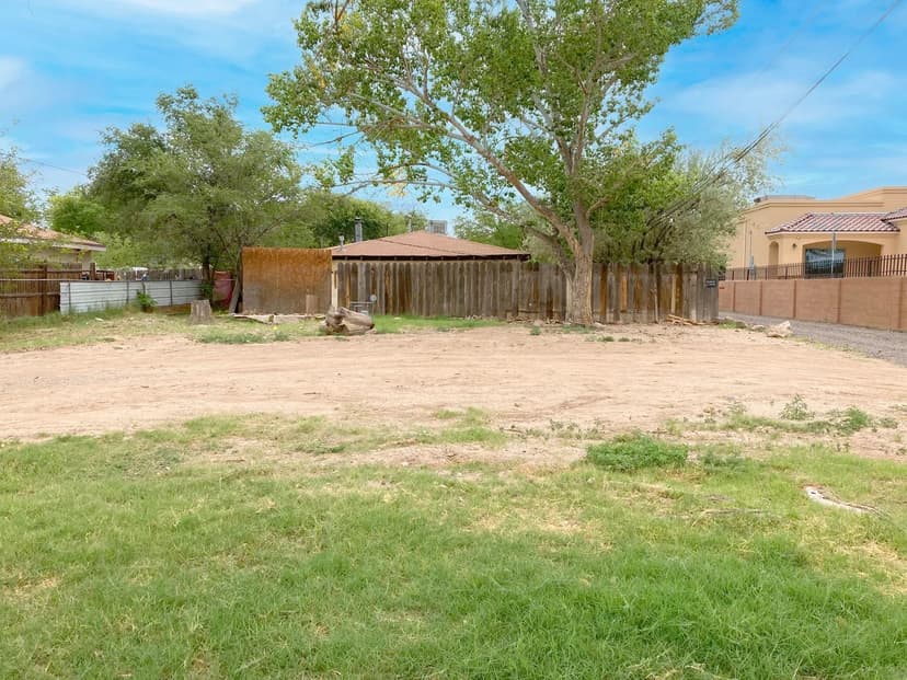 Land -Agricultural (Not Zoned) in Los Lunas