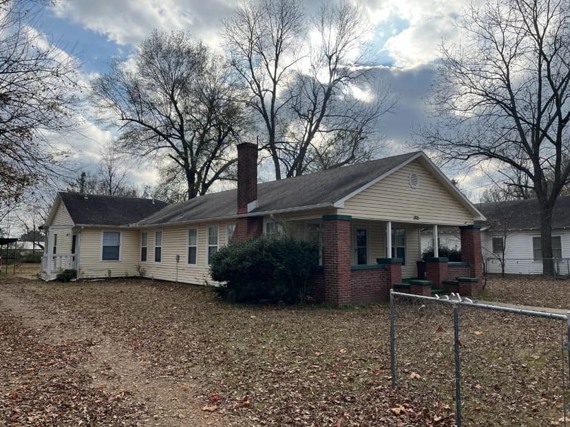 Craftsman Home in the City Limits of Antlers, OK
