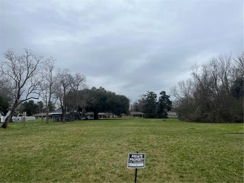 Lots & Land-Other in Marksville