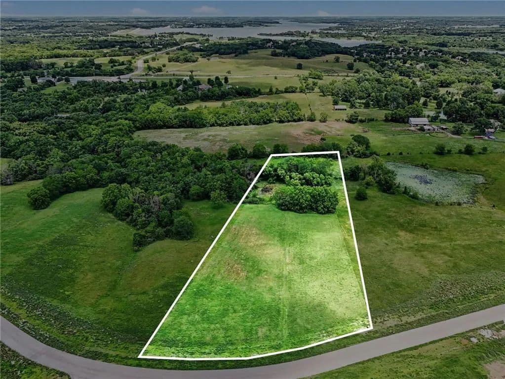 5.8 Acres of Land for Sale in Smithville, MO - Smithville, Missouri, 64089