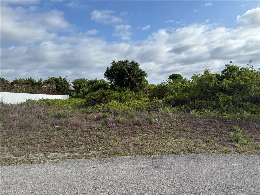 0.25 Acres of Land for Sale in LEHIGH ACRES, FL - Lehigh Acres, Florida, 33971