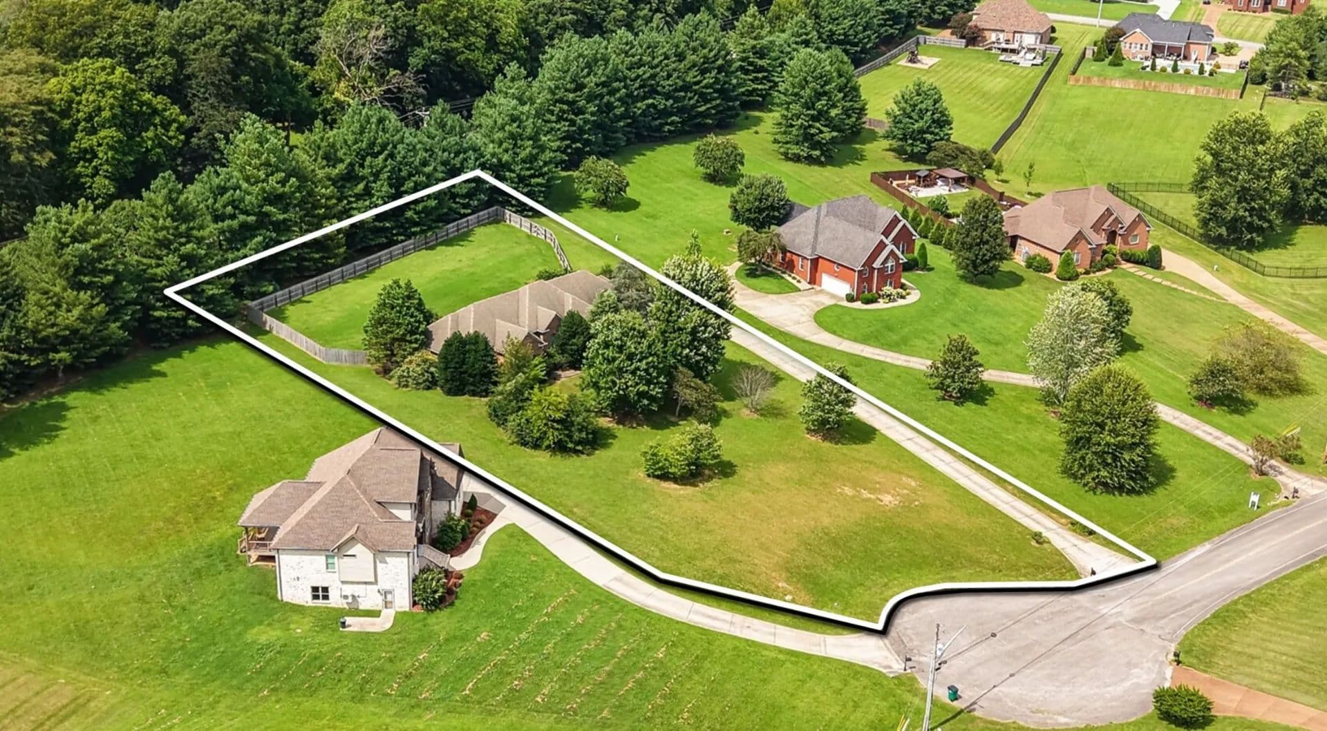 Auction Notice !!! Brick Home / 1.31 Acres - Tennessee, 37172
