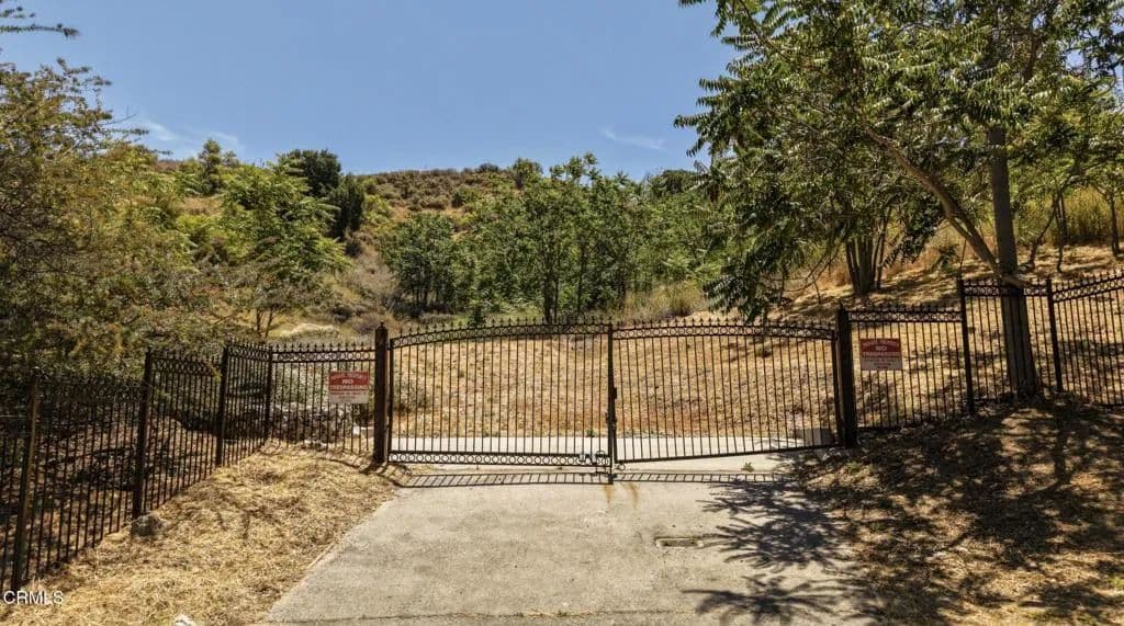 1.9 Acres of Land for Sale in Newhall, California - Newhall, California, 91321