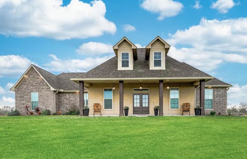 Oakwood Shores Dr. - Acreage with a Sparkling Pool