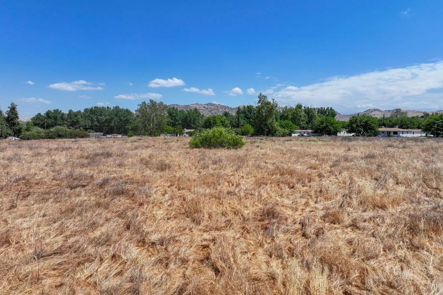 4.98 Acres of Land for Sale in Porterville, California - Porterville, California, 93257