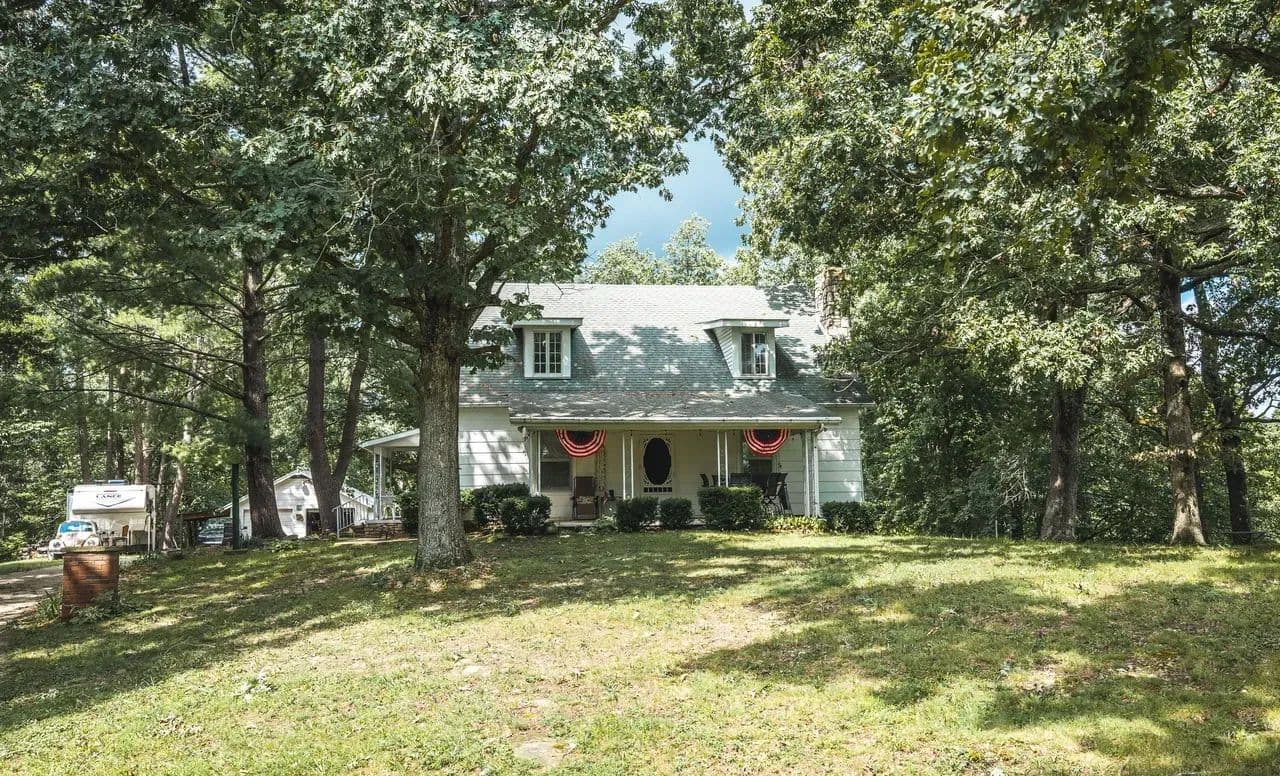Becker Rd Lodge, near Mearmec River, Cuba & Hwy 44 - Steelville, Missouri, 65565