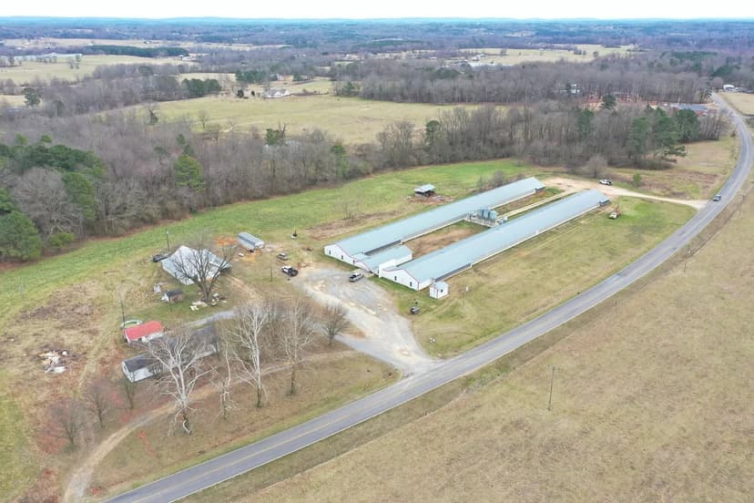 Sycamore Breeder Farm – Two House Farm in Dekalb County, Alabama