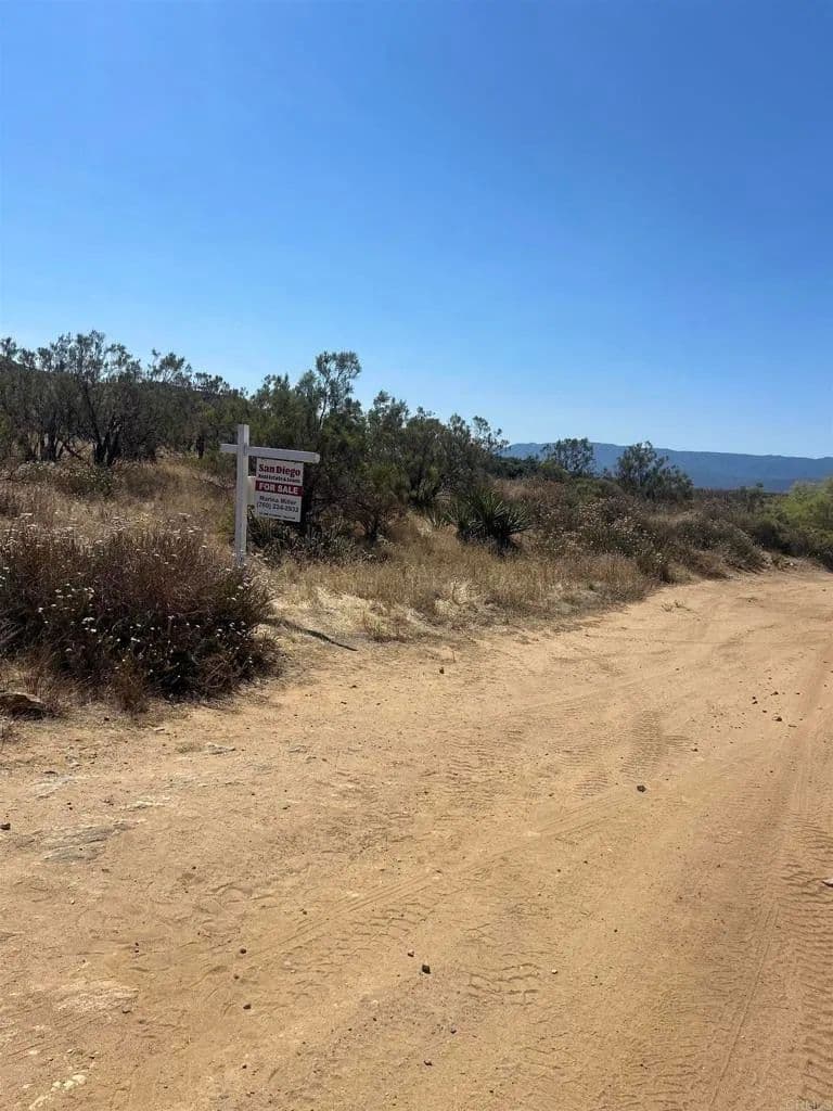 10 Acres of Land for Sale in Hemet, California - Hemet, California, 92544