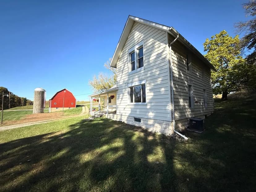 5010 W 100 N Angola, IN 46703 / 1272 Sq ft home with 3 bed and 1 bath / Steuben County / Home for Sale