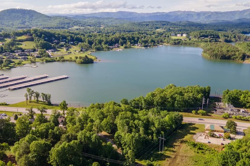 Land -Agricultural (Not Zoned) in Hiawassee