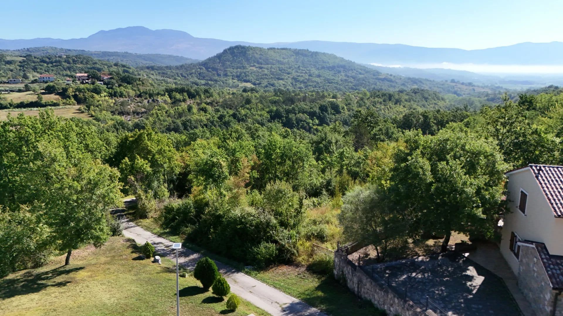 Građevinsko zemljište s građevinskom dozvolom za obiteljsku kuću s bazenom – okolica Pićna - land for sale