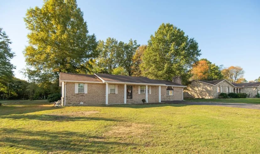 Spacious 4-Bed 3-Bath Brick Home For Sale in Dexter, MO