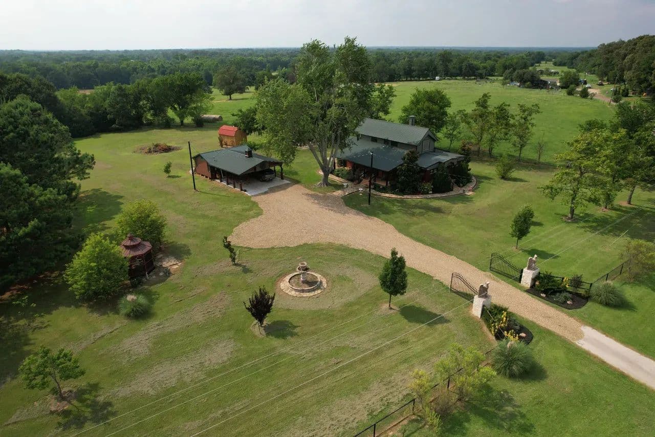 Emory Elegance - Emory, Texas, 75440