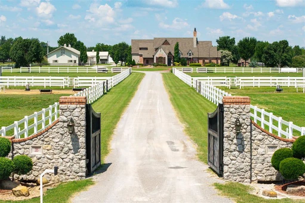 Equestrian Estate in Goldsby - Washington, Oklahoma, 73093