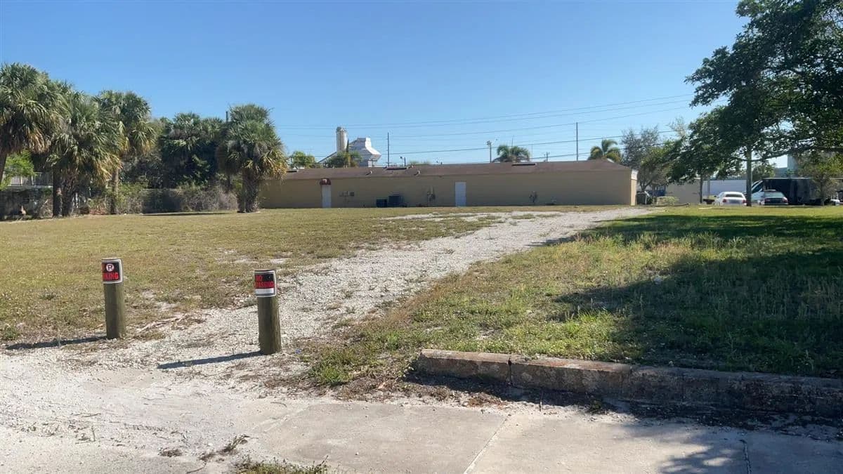 Vacant Land (0-10 Acres) in Fort Pierce - Fort Pierce, Florida, 34950
