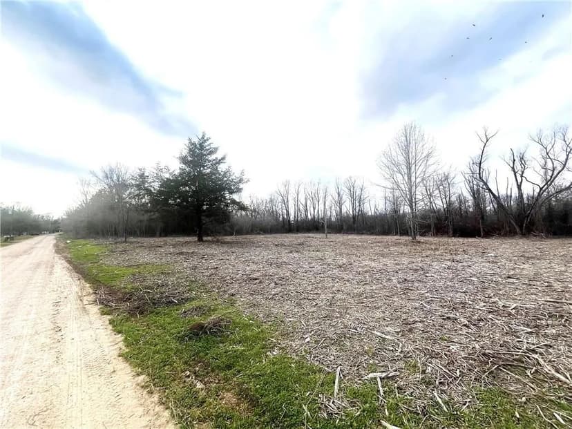 Lots & Land-Other in Marksville
