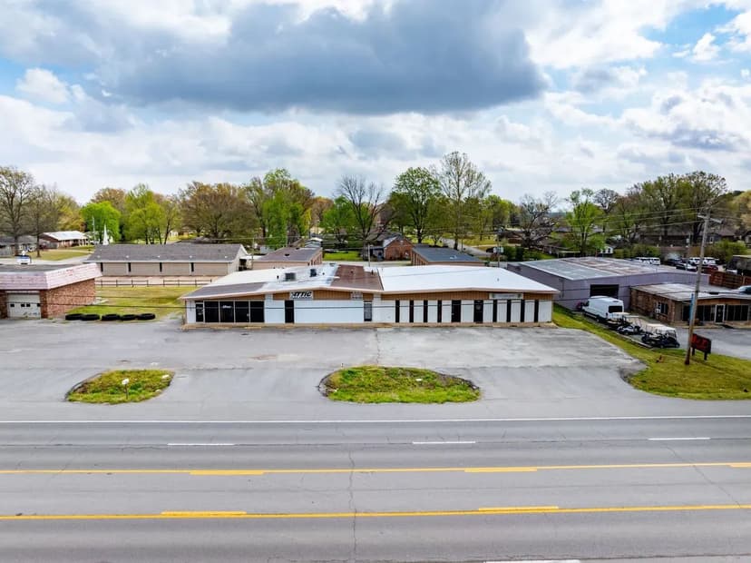 Commercial Building in Newport, AR | 3 Offices under 1 Roof, Investment Opportunity