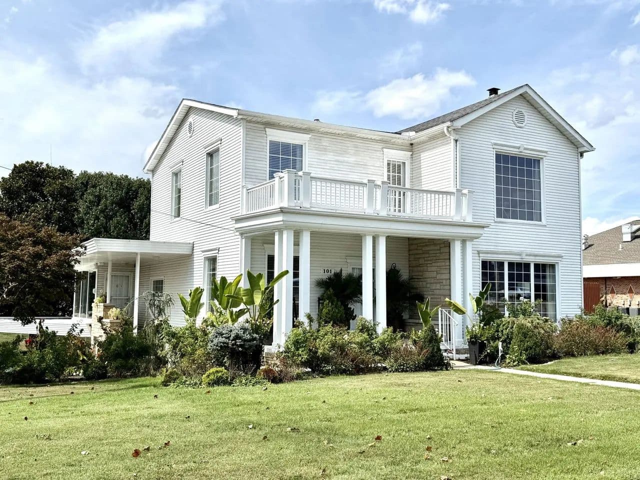 Masterfully Updated Historic Estate in Butler Co. - Poplar Bluff, Missouri, 63901