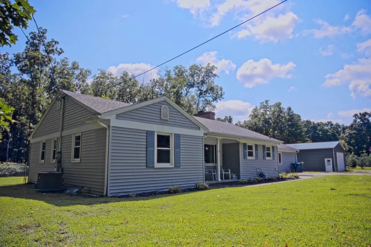Updated Ranch + Brand-New Pole Barn on a Acre lot! - Vicksburg, Michigan, 49097