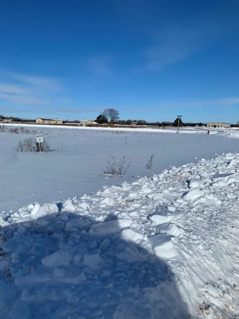 Land -Single Family Acreage in DE PERE