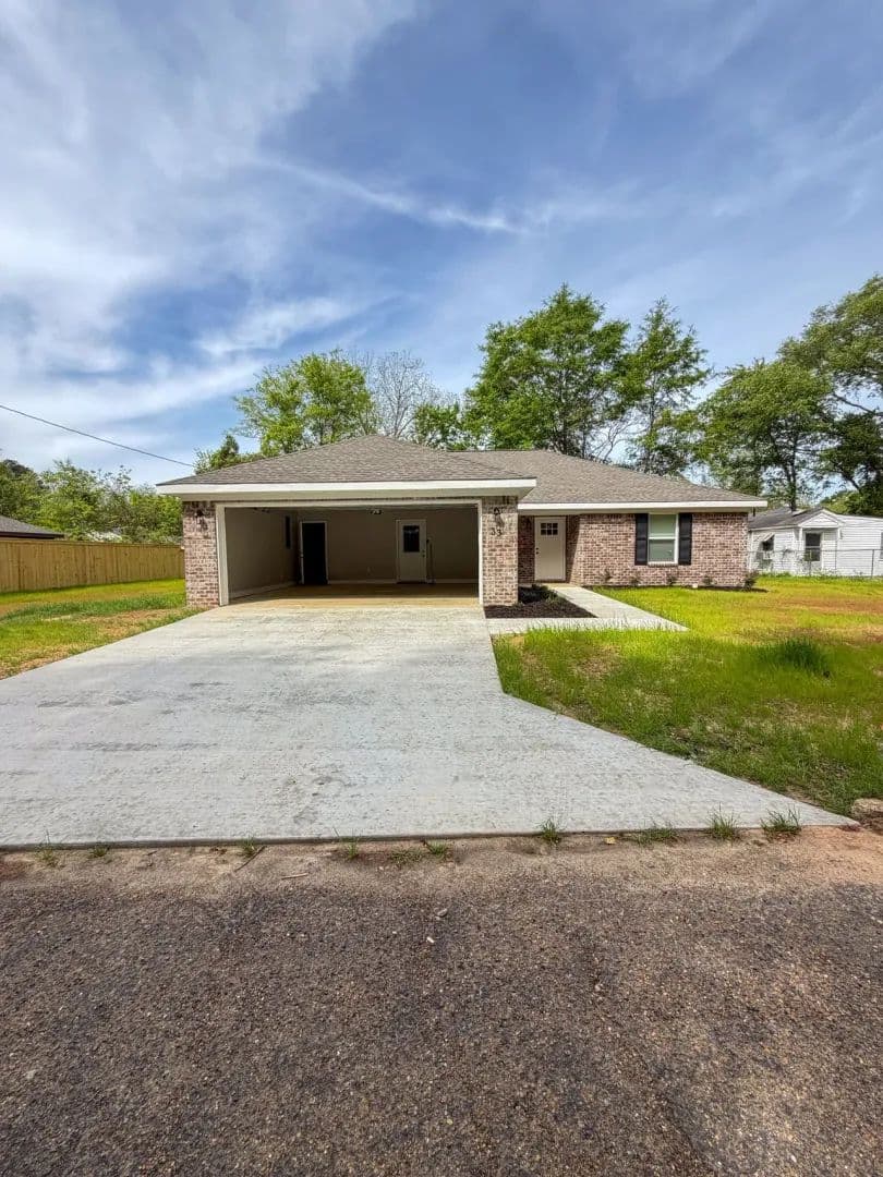 Charming Home For Sale in West Point on High St