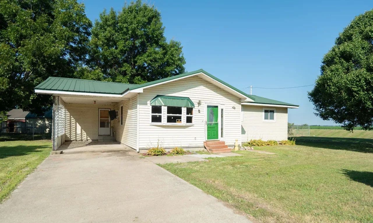 Afforable 3-Bed Gideon Home For Sale - Gideon, Missouri, 63848