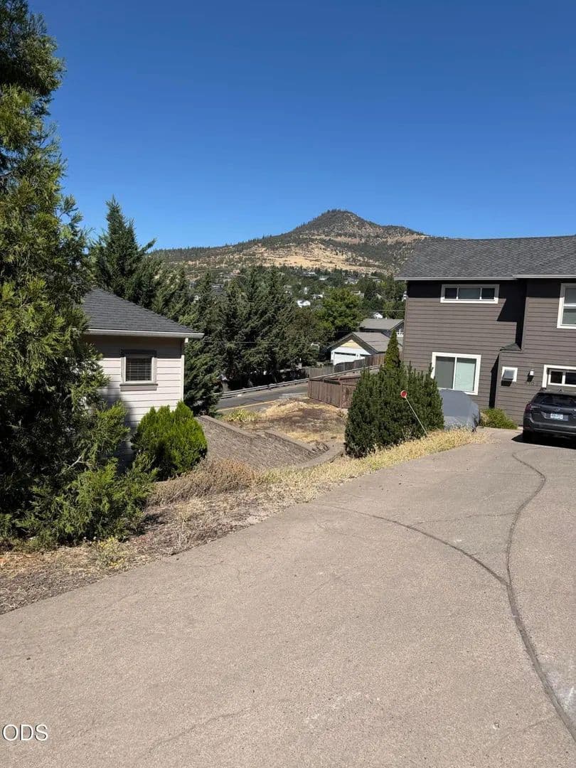 Lots & Land-Other in Medford - Medford, Oregon, 97504