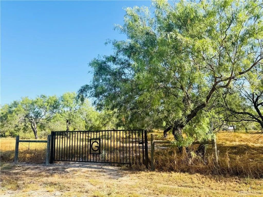 1 Acre of Land for Sale in Edinburg, TX - Edinburg, Texas, 78541