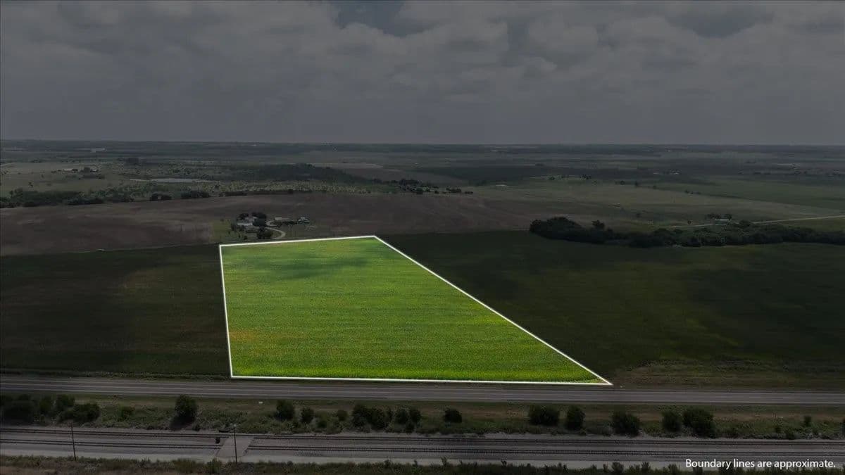 10 Acres of Land for Sale in Hillsboro, TX - Hillsboro, Texas, 76645