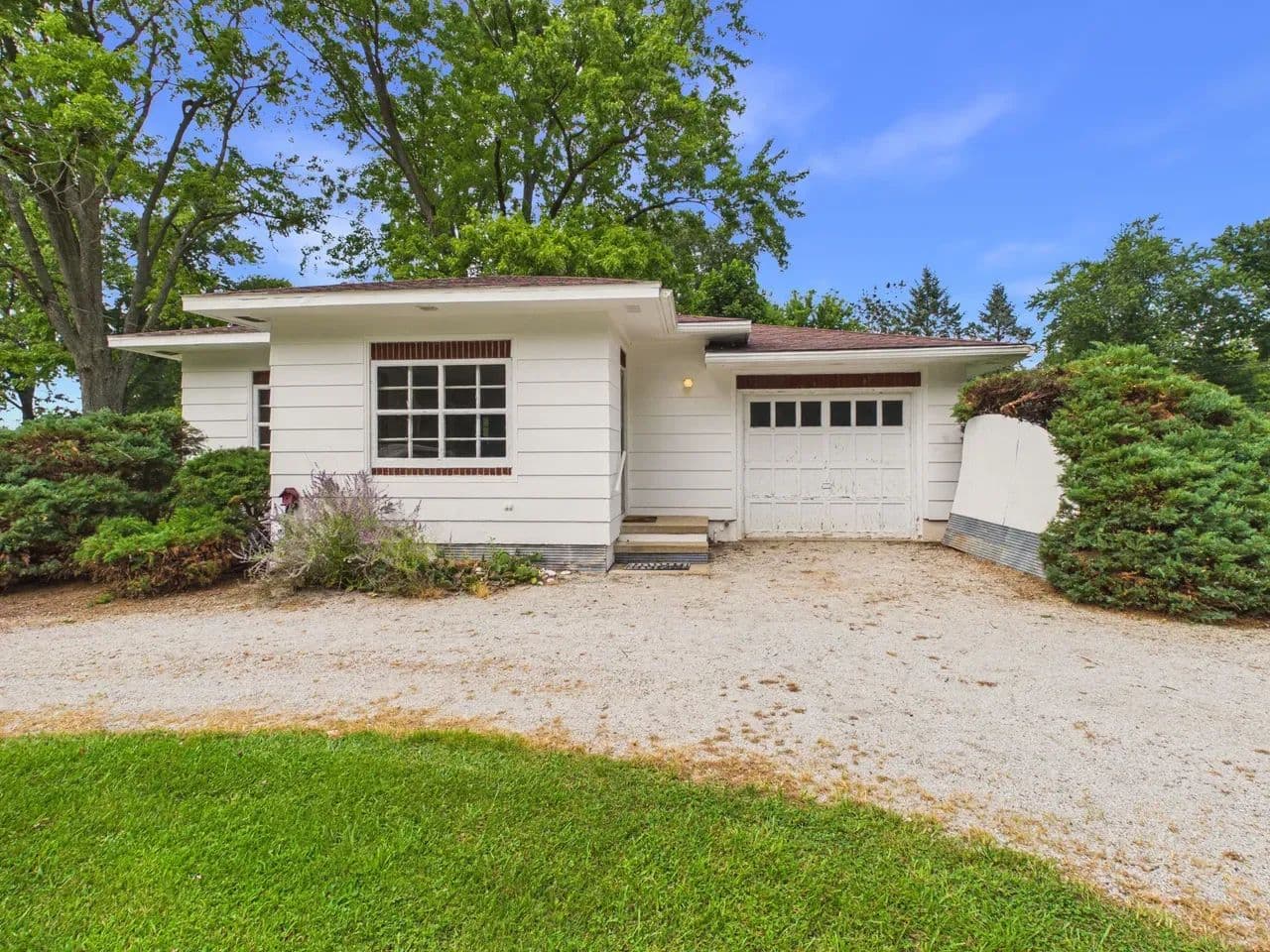 2 Bed 1 Bath Home Near Lake Vermilion - Danville, Illinois, 61834