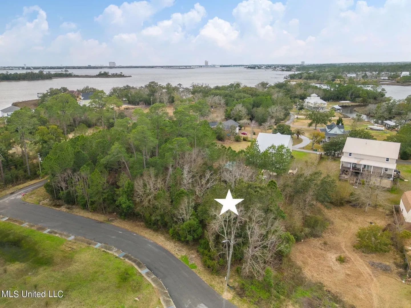 Lots & Land-Other in Ocean Springs - Ocean Springs, Mississippi, 39564