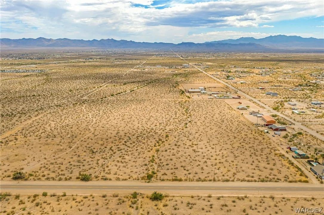 23.68 Acres of Land for Sale in Golden Valley, AZ - Golden Valley, Arizona, 86413