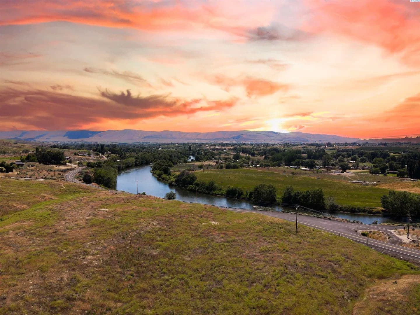 Land -Single Family Acreage in Benton City - Benton City, Washington, 99320