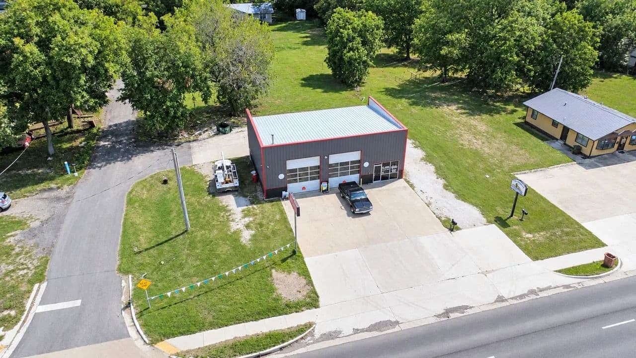TURNKEY OIL CHANGE & AUTOMOTIVE SERVICE BUSINESS - HWY 70 FRONTAGE - Valliant, Oklahoma, 74764