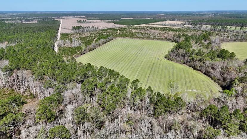 Hidden 92-Acre Retreat	