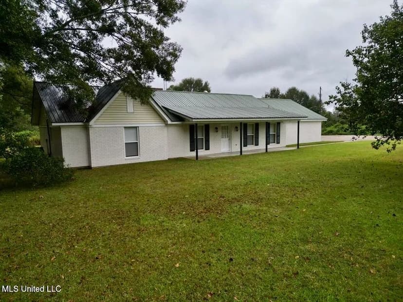 Remodeled Home on Acreage in Natchez, MIssissippi