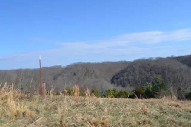 1.80 AC CLOSE TO CENTER HILL LAKE IN DEKALB CO, TN – VIEWS OF MTNS & A GREAT BUILDING SITE. 