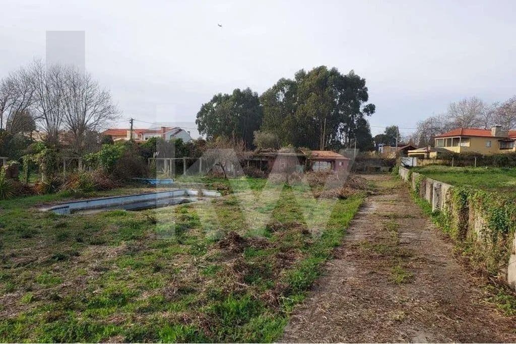1300 Acres of Land for Sale in Gulpilhares e Valadares, Vila Nova de Gaia - land for sale
