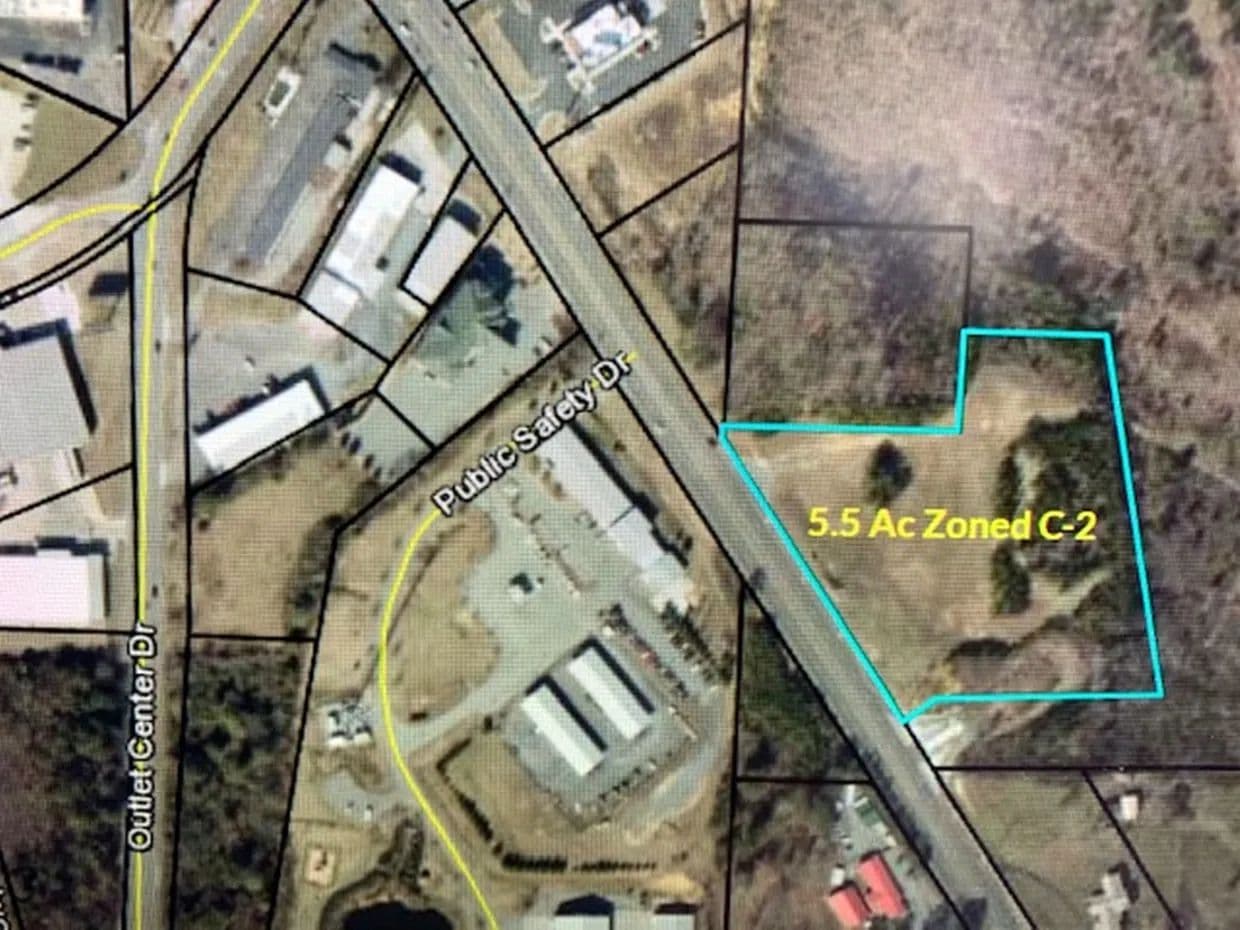 Land -Retail in Calhoun - Calhoun, Georgia, 30701