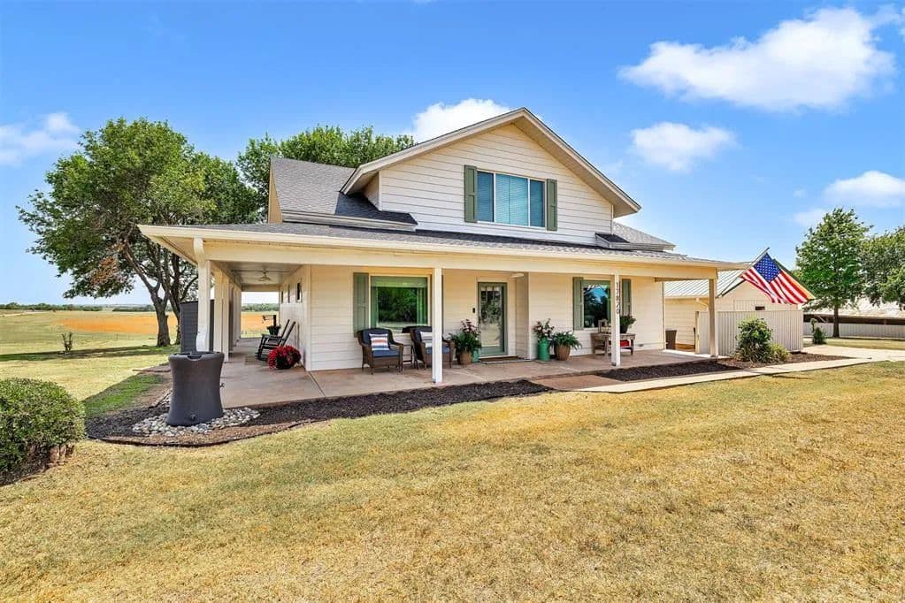 Farmhouse on 8.8 Acres in Lindsay - Lindsay, Oklahoma, 73052