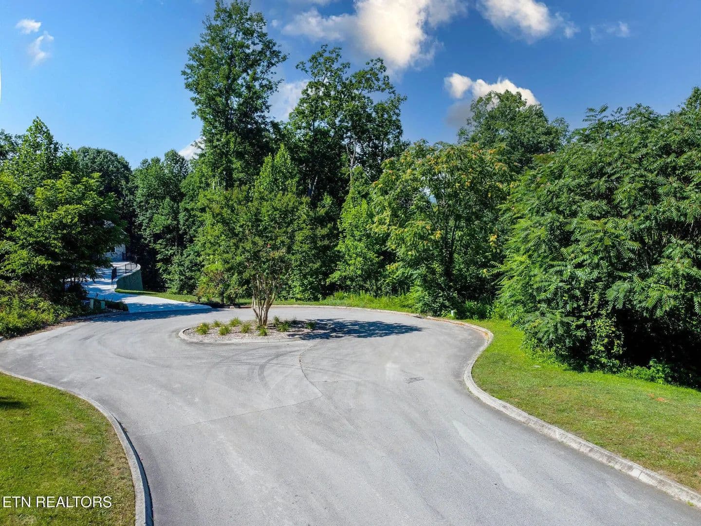 2.32 Acres of Land for Sale in Knoxville, TN - Knoxville, Tennessee, 37931