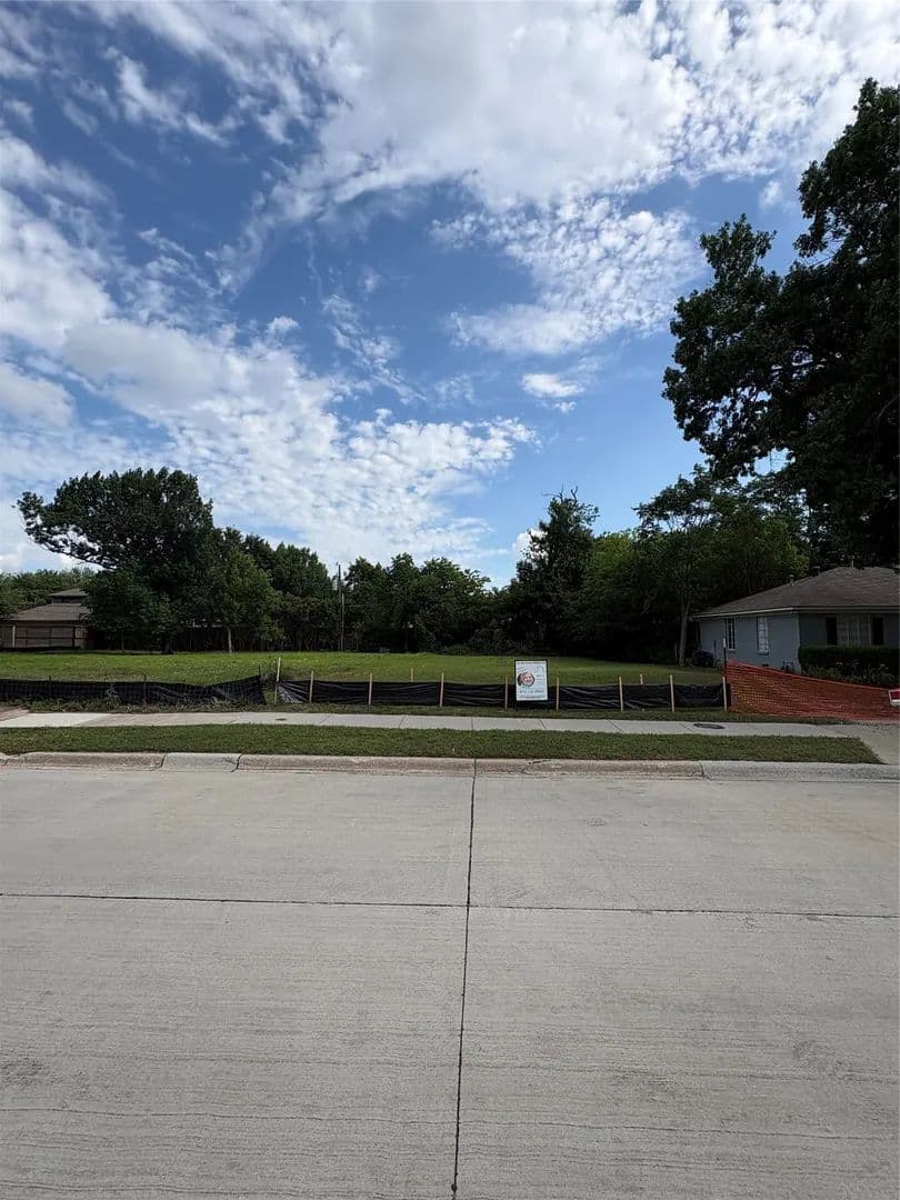 0.16 Acres of Land for Sale in Dallas, Texas - Dallas, Texas, 75229