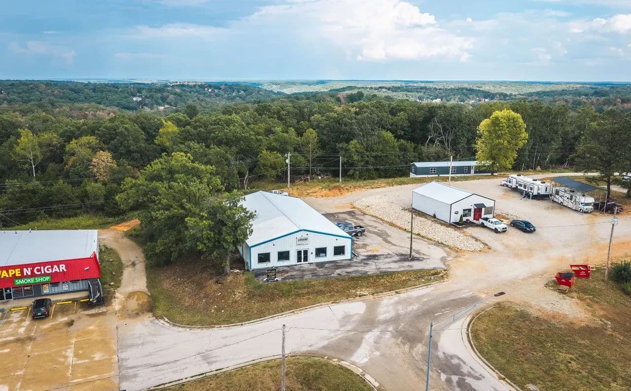 Tarzan Drive Commercial Shop - St Robert, Missouri, 65584
