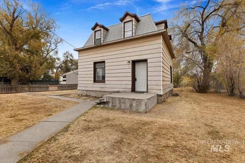 Property from 2015 American Legion Blvd - KW