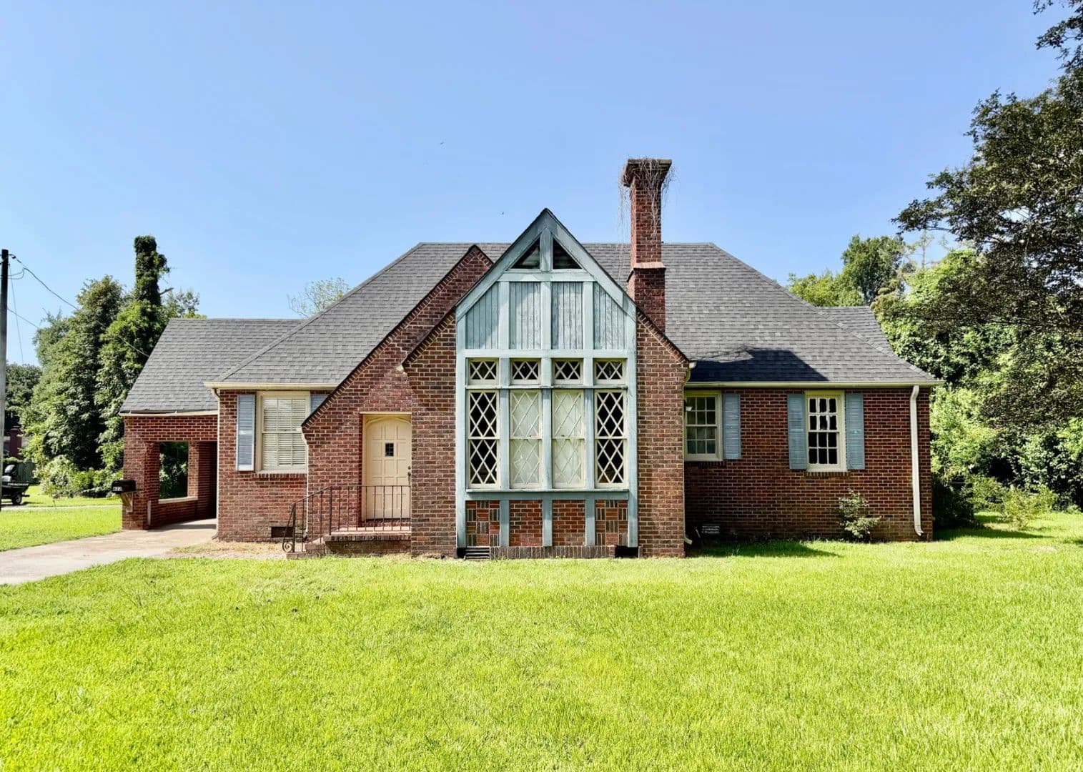 Home in Coahoma County at 822 Oakhurst Avenue in Clarksdale, MS - Clarksdale, Mississippi, 38614