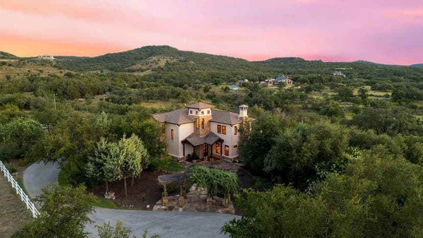 STUNNING PRIVATE HILL COUNTRY ESTATE