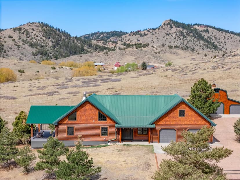 Log Home Backing to National Forest with Pond